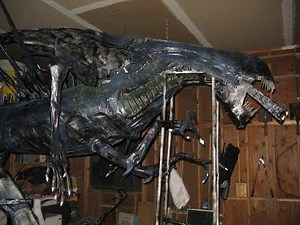 TMG - Life-size Alien Queen Statue