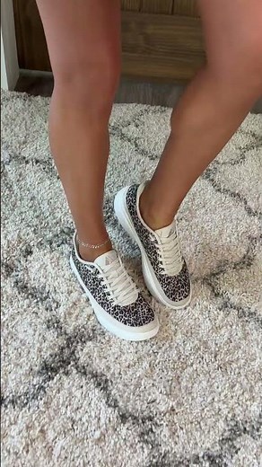 These Skechers Slip-ins are the ultimate comfortable summer shoes for women ☀️👟 Easy hands-free