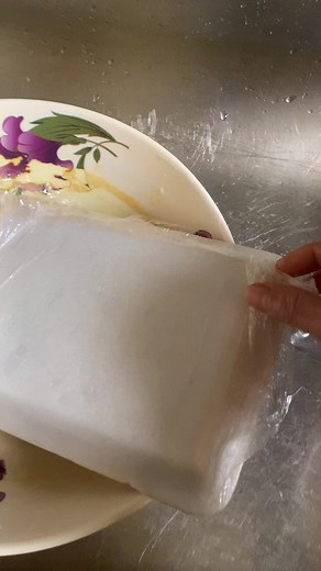 Creative Ice Manipulation Techniques for Food Presentation