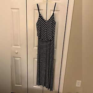 Women’s light weight maxi dress black &white stripes adjustable spaghetti straps