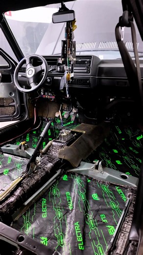 VW Golf II: Kompleksowe wygłuszenie wnętrza, podszybia oraz maski