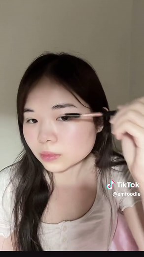 How to Fix Dry Flaky Eyebrows with Aloe Vera Gel