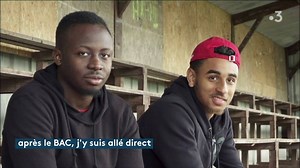 À Collinée tout le monde a une histoire avec l'abattoir de Kermené. Les jeunes générations y exercent souvent un premier emploi et constate la dureté des tâches. Certains l'appellent "le centre de formation". "Collinée, à l'ombre de l'abattoir" à voir ce lundi 23 avril après le Soir 3. ► https://france3-regions.francetvinfo.fr/bretagne/cotes-d-armor/collinee-ombre-abattoir-commune-se-cherche-nouveau-visage-1460089.html | France 3 Bretagne