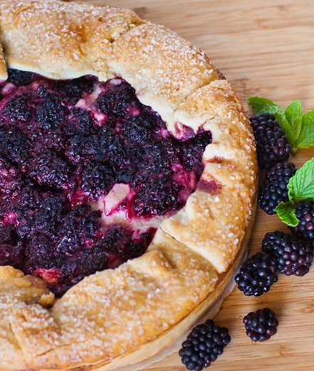 Cream Cheese Blackberry Pie (video)