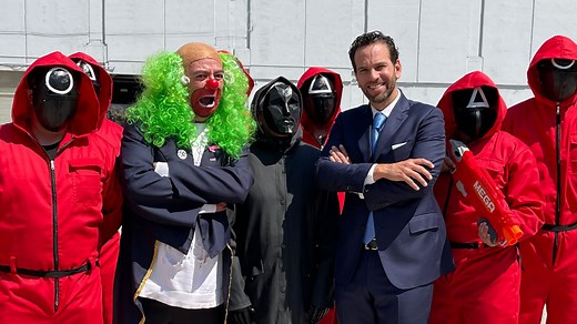 Brozo y Carlos Loret de Mola desafían zonas de alto riesgo: visitan el Banco del Bienestar y descubren el juego perverso que podría consolidar a la 4T. #Latinus #InformaciónParaTi | Latinus