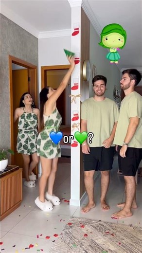 💙 OR 💚? 😱 #twins #humor #casal #funny #comedia #singer #comedy #couple #memes