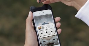 SoundFlow wireless earbuds live and recharge in your phone case