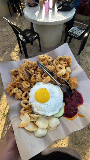 Menu 'Hot' Nasi Lemak Sotong Taboq di Baling