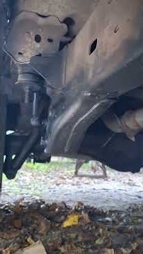 Cleaning up the rust and painting underbody on 2000 Toyota 4Runner using Rust Reformer part 2.