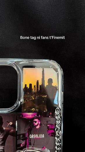 @Finem Nëse je fan i Finem, atëherë ky phone case i personalizuar nuk është thjesht një aksesor – është statement. 🔥 Një kombinim perfekt mes stilit urban, energjisë së muzikës dhe personalizimit unik që flet për ty. Imagjino një case me foton e Finem në momentin më ikonik – dritat e skenës, vibe-i i koncertit, syzet, stili, attituda. Çdo detaj i punuar me kualitet super të lartë, ngjyra të theksuara dhe rezolucion që nuk zbehet. Ky nuk është vetëm një cover për telefonin. Është një copë identi