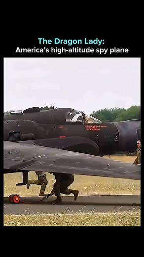 1995, The Lockheed U-2, nicknamed the “Dragon Lady,” is a high-altitude strategic reconnaissance aircraft used by the U.S. Air Force. Originally designed for intelligence missions during the Cold War, it remains operational today. Its long wingspan and sleek fuselage allow it to fly above 21,000 meters, higher than most fighter jets of its era, demonstrating advanced aeronautical engineering and the enduring value of precision design in strategic surveillance. Follow for daily breakthroughs at t