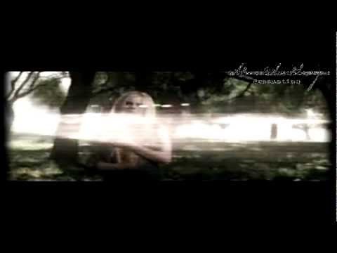 Avril Lavigne - Keep Holding On (Official Music Video)