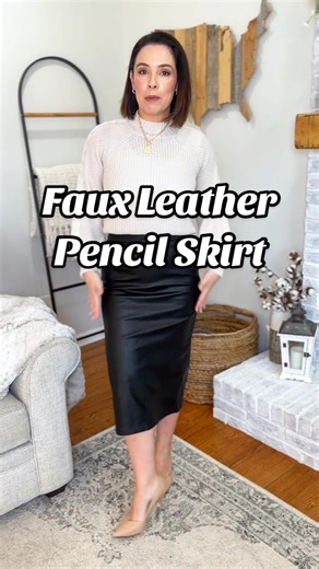 So many ways to wear this faux leather pencilskirt!! #pencilskirt #fauxleather #fauxleatherskirt #pencilskirtoutfit