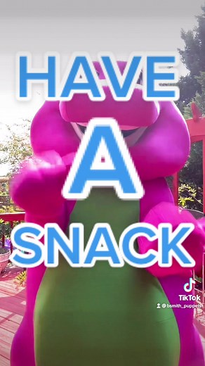 Barney just loves eating healthy snacks! Don’t you? #barneythedinosaur #mascot #childhood #singalong #snacktime