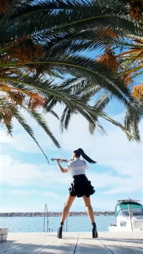 This is Greece in 2 months.. 🏝️🇬🇷