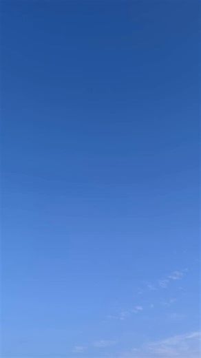 The first pre-8am sunrise of the year. A winter beach. A hot cup of tea. Lighter days are on their way ☀️ Here’s to the slow return of light. #artdisco #whitby #northyorkshire #yorkshirecoast #tealovers #yorkshire | Art Disco