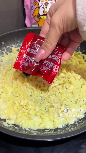 lets make buldak carbonara ramen noodles 🍜 #buldakramen #buldak #ramen #spicy #cookingshow #mukbang #samyang #asmr #instantnoodles #noodles #recipe