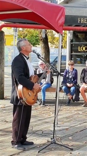 Entendre du BREL au bout du monde ?! 🤯🇨🇦🎶 (Vancouver)
