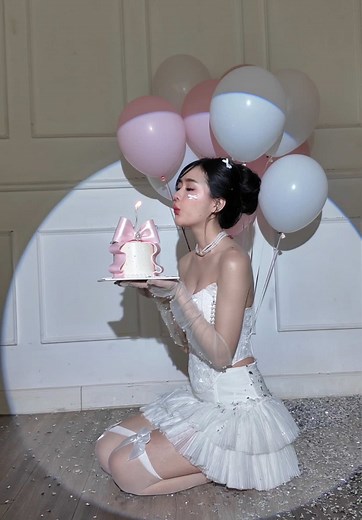 February, happy birthday to me.🎂🎀✨