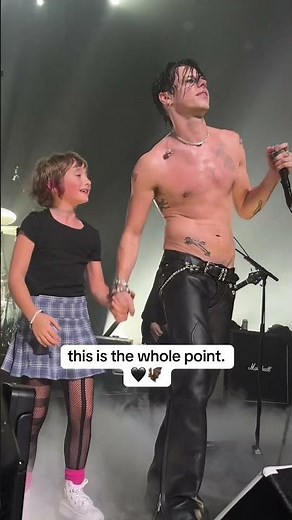 ‪@yungblud‬ so wholesome 💛 #yungblud #yungbludarmy #blackheartsclub