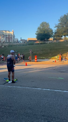 🩺 Your “normal” heart score doesn’t always mean you’re in the clear. You can have a perfect cholesterol panel and a low ASCVD risk score… and still be on the path toward insulin resistance, prediabetes, or early heart disease. Why? Because the standard calculator doesn’t measure the root causes — things like: ✨ ApoB – tells us how many cholesterol particles are actually circulating. ✨ Lipoprotein(a) – a genetic particle that raises heart risk even when cholesterol is normal. ✨ Fasting insulin i