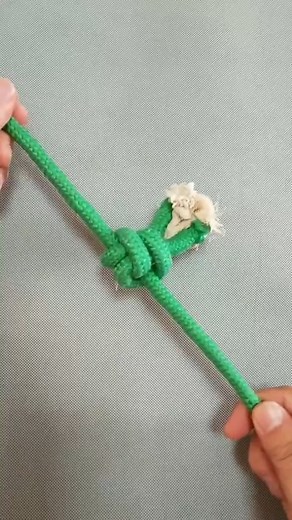 1.6K views · 28 reactions | How to tie cable ties in an easy and secure way #cableties #cablemanagement #zipties #diy #howto #lifehacks #organizing #security #tech #diycablemanagement #cabletiehacks #ropemaking #knottylife #knottypro #knottytip #knottytrick | The Handyman's Haven | Facebook