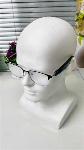 Smart Reading Glasses: The Perfect Gift for Seniors