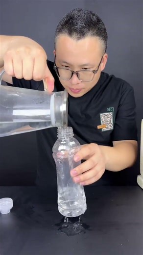 Use dry ice to make your own humidifier. A small experiment to evaluate the fun of anti-counterf