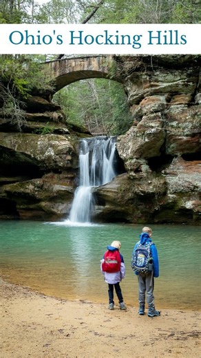 🌿Did you know this was Ohio? 👀 ⠀ 🌿 The Hocking Hills is a stunning area about an hour south of Columbus, Ohio. This rugged wonderland consists of numerous state parks, state forests, and nature preserves. ⠀ 🥾Miles of trails lead past natural wonders such as deep gorges and rushing waterfalls. These are some of the most scenic trails in the Midwest! Many of the trails are short and some are even paved. ⠀ ✨You can learn all about the best hikes and tips to visit on my lastest blog post. ➡️Foll