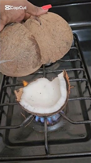Here’s a quick and easy way to remove coconut from the shell. #coconut #coconutshellideas