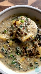 You will love this vegan Zuppa Toscana recipe 🍲it is made with homemade sausage crumbles and plenty of fresh vegetables 🥕 as well as cashew cream for that perfect rich and creamy texture. The perfect comfort food for a cold day.😍 Recipe in comments #vegansoups #zuppatoscana | Vegan Richa
