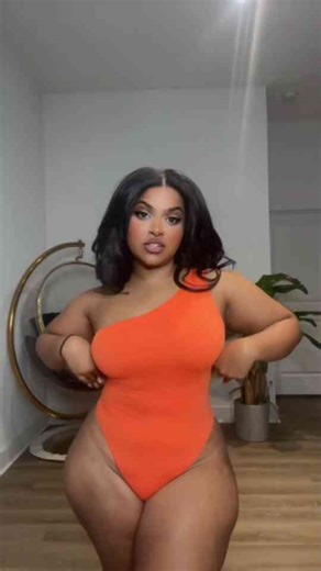 The Bodysuit I Can’t Stop Wearing – Styled and Tried On