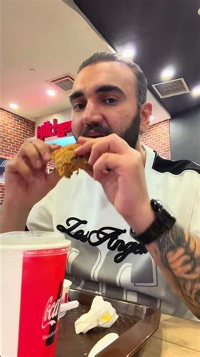 🌟 Dive into the ultimate Zinger Box experience! Crispy, spicy, and packed with flavor.🔥🍔