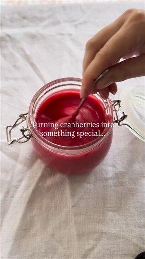 Did you know you can turn cranberries into the most gorgeous curd? Super simple and a beautiful edible gift! #cranberry #theingredientdiaries #ediblegift #homemade #baking #recipe | Martha Collison
