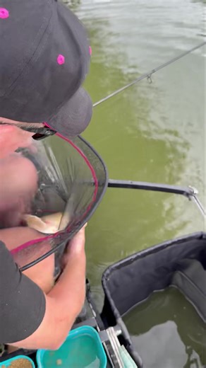Alex Dockerty shows us how he catches Carp & F1’s at Lindholme Lakes on the laurels lake using his favourite tactics, a Method Feeder. We get an insight into how Alex uses the Bait-Tech Sprinkles & Super Sprays, the full video will be on our YouTube channel. So go on over and check it out. #baittech #youtubevideo | Bait-Tech