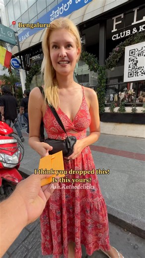 I didn’t drop anything #surprise #streetphotography #emotional #candidphotography #reaction #candid