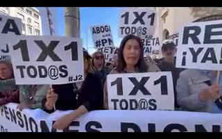 Nuestros compañeros de @MovimientoJ2 han celebrado hoy su piquete número 46 ante el Congreso de los Diputados.El silencio no es una opción y la parálisis política aún menos.Comienza la campaña difusión de la manifestación convocada por Movimiento J2 para el próximo 23 de mayoPorque nos sobran los motivos, J2 se mueve#J2SeMueve23M #PasarelaAlReta1x1Todos