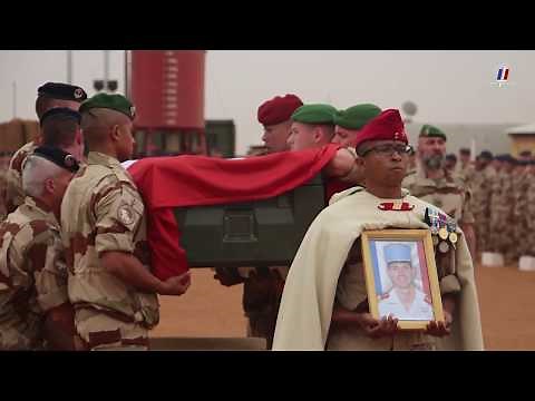 Hommage aux 2 soldats décédés du 1er Spahis