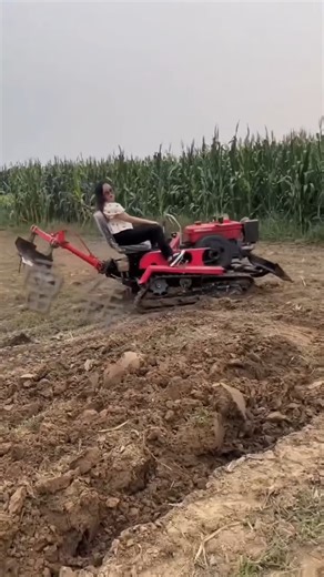 333K views · 2K reactions | The largest tractor in the world, the Big Bud 747, was built in Monta #Agricul #fblifestyle #Trac. | Admin Morn99 | Facebook