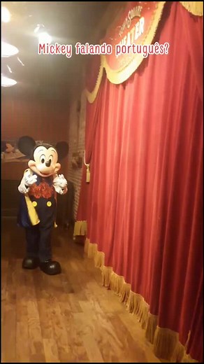 Encontro com Mickey Falando Português
