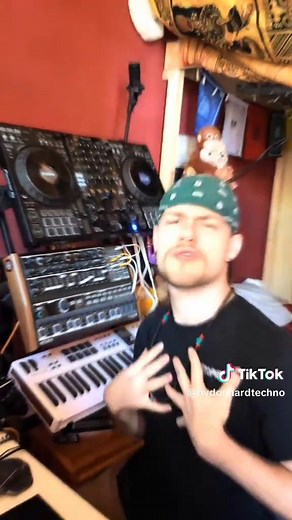 Nina Chuba Remix: Wenndas Liebe Ist Techno Track