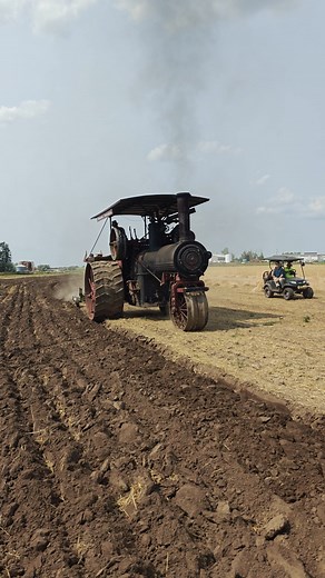 3.7M views · 46K reactions | Direct steam ploughing with 28hp American Abell steam engine @ Divide County Treshing Bee Crosby, North Dakota 2024 #americanabell #crosby #vapeur #stoom #steamengine #dividecountytreshingshow #pioneervillage #steamfair #stoomtractor #steamploughing #dampfpflug #dampfmaschine #dampfpflügen #strassendampf #pre1930 #vintage #directploughing #agriculture #steamshow #dampftreffen #steamandsteel | Steam and Steel | Facebook