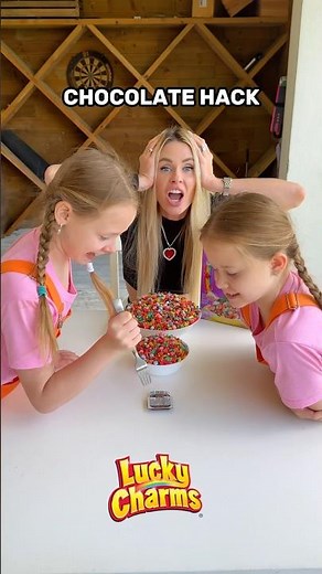 How to drizzle CHOCOLATE SAUCE on CEREALS properly like mommy? 😍 #shorts #funny #momtwins