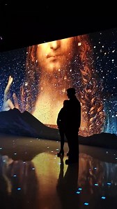 Ienāc Leonardo da Vinči pasaulē caur gaismu, skaņu un kustību. Da Vinci Genius ir multimediāla mākslas pieredze, kas ļauj izjust ģēnija idejas pilnīgi jaunā veidā. 🎟 Biļetes pieejamas jau tagad. | Da Vinci Genius Rīga