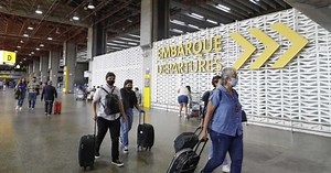 Número de viagens aéreas internacionais dobra em outubro na comparação anual