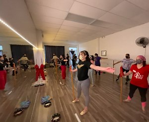 38K views · 548 reactions | Danza profetica y de Guerra. Con instrumento vara , abanico y pandero, vean el final esta parapelos. Cancion de Ministerio Zuleyka Barreiro Zuleyka Barreiro Academia de danza Cristiana en Caguas @ldworkshopsministry . El mejor lugar para adorar y aprender mientras estudias #zuleikabarreiro #caguasdanza #academiadedanzacristiana #ministeriodedanza #iglesias #danza #dance #worship #talleres | LD Workshops Ministry | Facebook