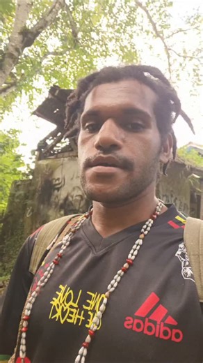 Ada kali berwarna biru sejernih kristal di dalam Gos Opiaref namanya Goa Serumi 🩵 | Dorus Walianggen