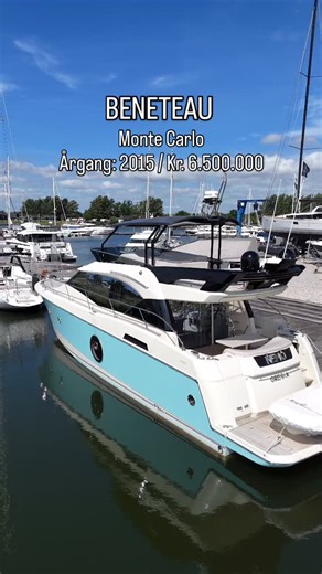 BENETEAU, Monte Carlo 6 Årgang: 2015 / Pris kr. 6.500.000 Beneteau Monte Carlo 6 som er 60 fod har et smukt og moderne design. Udstyret med to Cummins 600 hk - diesel motorer når Monte Carlo 6 en topfart på 28 knob. Denne båd er i super flot stand, og er en af de få til salg i Europa. Bør ses. Den har altid været dansk ejet og stået indendørs om vinteren. Den er apteret i lys egetræ. Med joystick styring fra salon, flybridge og agterdæk er båden nem at håndtere og sejle i havnen. Indretningen er