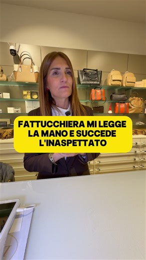 Fattucchiera entra in negozio per comprare un portafoglio… poi mi legge la mano e quello che dice mi lascia senza parole😳
