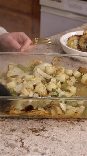 $50 Meal Plan For Two Dinner 1: Garlic Parmesan Chicken & Potatoes #easydinner #onepandinner #howtoeatforcheap #budgetmealplan | Janganpanggilbang